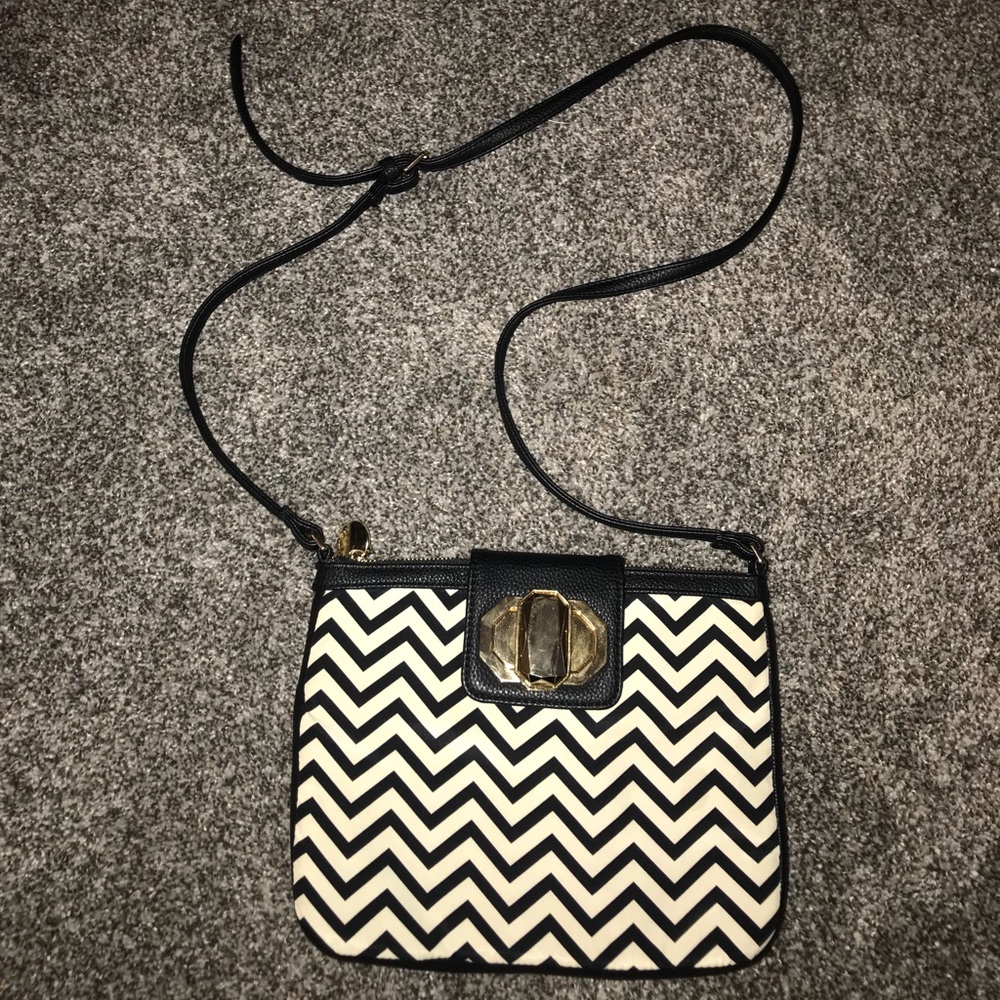 ✨🖤 Chevron deux lux Purse - Like New from Buckle!
